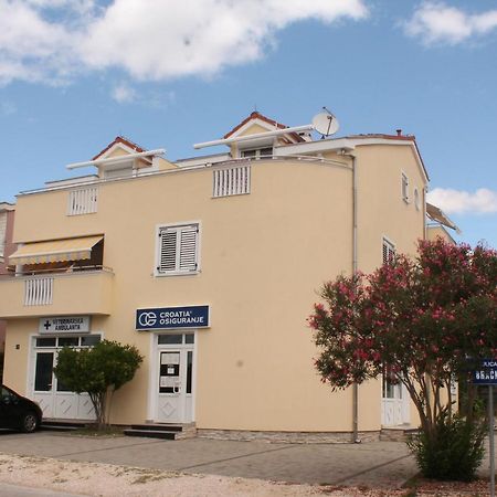 Apartments Dalmata Биоград-на-Мору Экстерьер фото