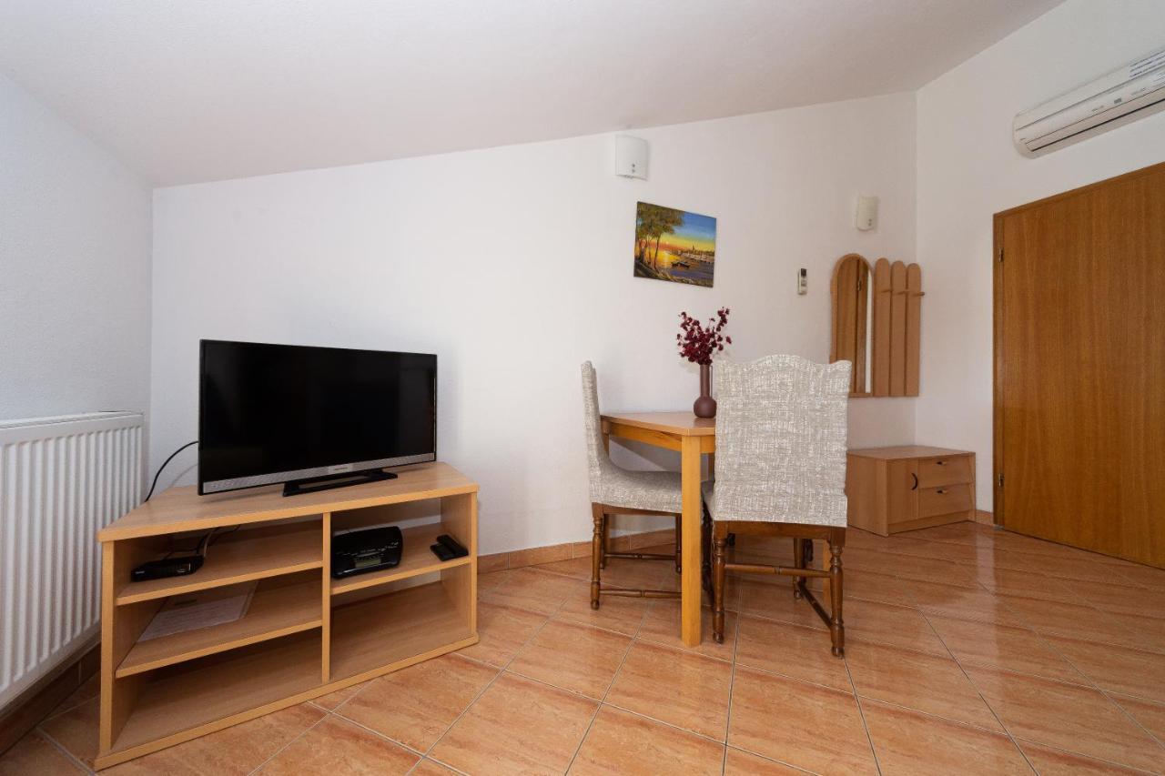 Apartments Dalmata Биоград-на-Мору Экстерьер фото
